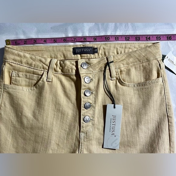 Just USA
Lola Button Up Skinny Jean Capris
Yellow - 29P - Picture 4 of 7
